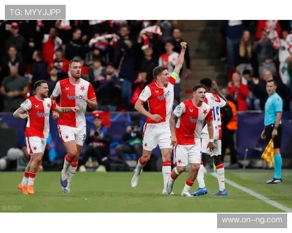 布拉格斯拉维亚主场迎战阿森纳，普罗沃德领衔后防